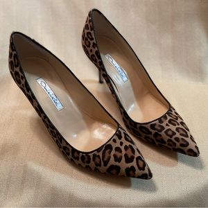 Oscar de LaRenta leopard print high heel